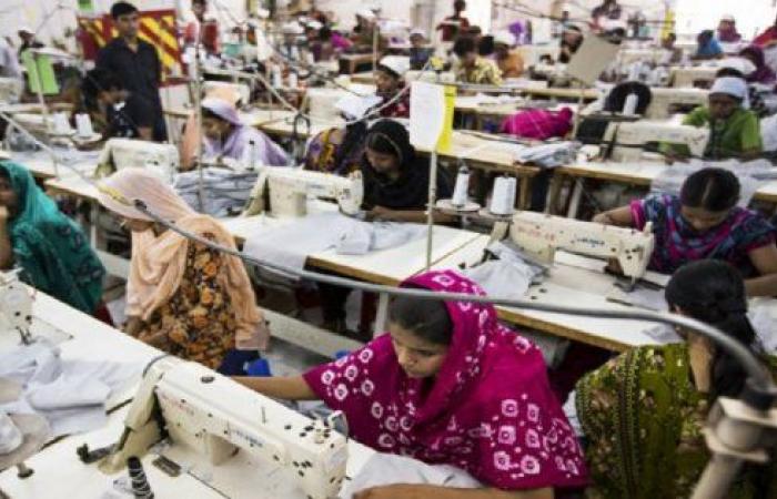 Announcement of stoppage of recruitment of workers in all garment factories
