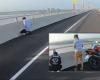 This time netizens are looking for young men to urinate on the bridge 1159004 | The voice of tomorrow